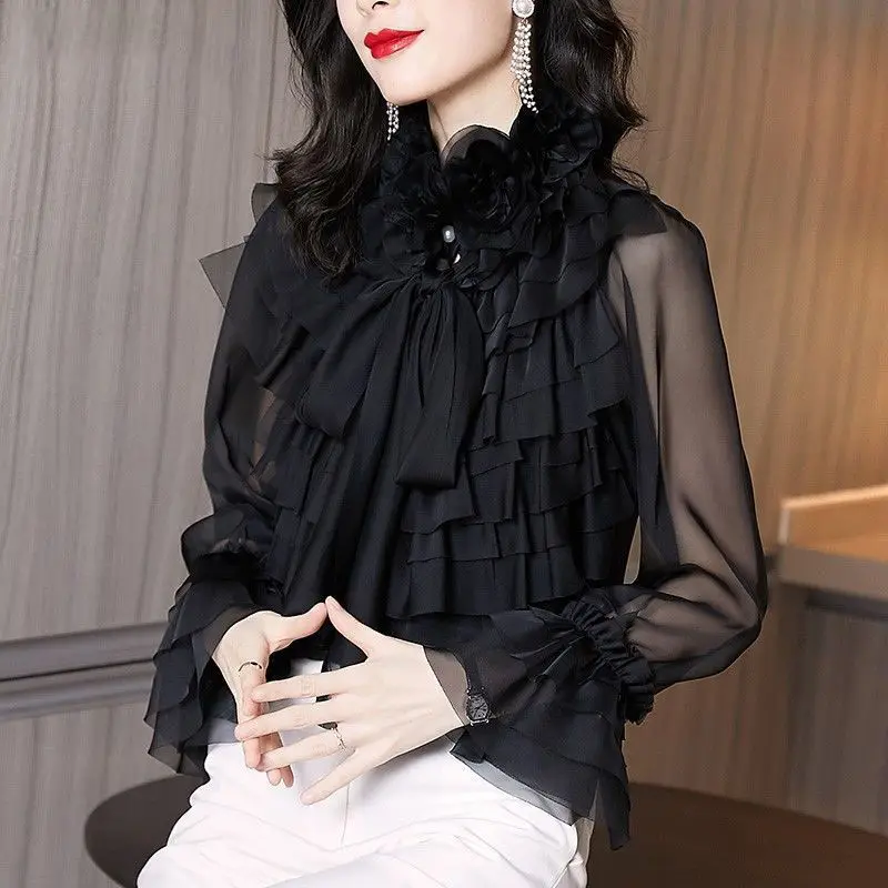 Women's Blouse Spring 2022 New Retro French V-neck Hot-drilled Floral Blouse Western Style Reduced Age High-end 
Women's Blouse Spring 2022 New Retro French V-neck Hot-drilled Floral Blouse Western Style Reduced Age High-end