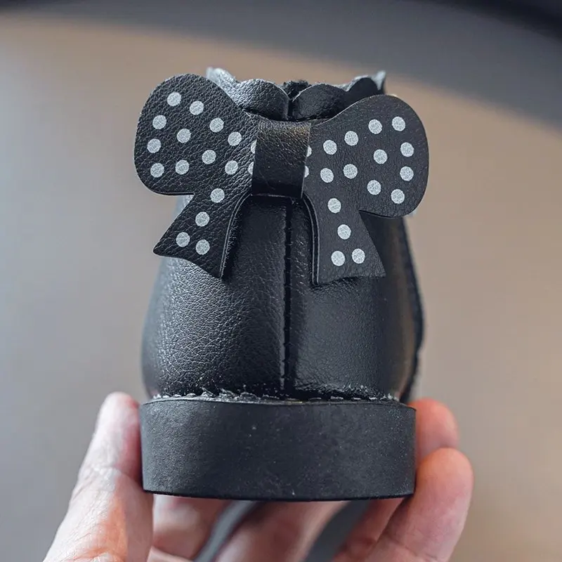 Детская обувь; Новинка; Симпатичные Зимние широкие ботинки для девочек; Детские ботинки из искусственной кожи на молнии с бантиком; Обувь на плоской подошве в повседневном стиле для малышей
Детская обувь; Новинка; Симпатичные Зимние широкие ботинки для девочек; Детские ботинки из искусственной кожи на молнии с бантиком; Обувь на плоской подошве в повседневном стиле для малышей