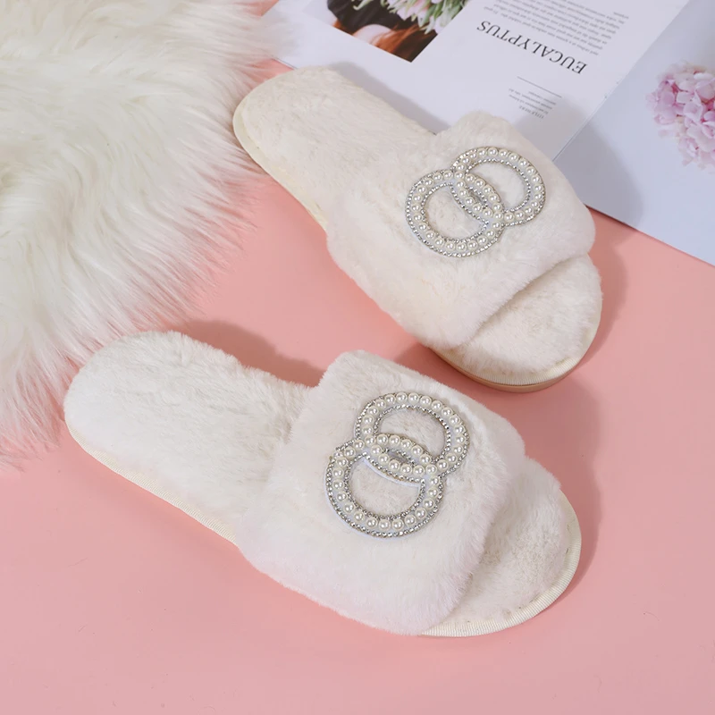 Women's slippers faux fur fluffy winter short plush pearl beaded plush comfortable bedroom home plush slippers 36-41 yards
Women's slippers faux fur fluffy winter short plush pearl beaded plush comfortable bedroom home plush slippers 36-41 yards