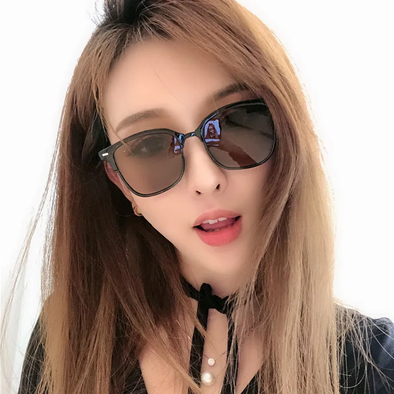 Red Square Sunglasses Women Man Brand Designer Eyewear Hot Sun Glasses Men Vintage Ladies Shades Oculos de sol UV400
Red Square Sunglasses Women Man Brand Designer Eyewear Hot Sun Glasses Men Vintage Ladies Shades Oculos de sol UV400