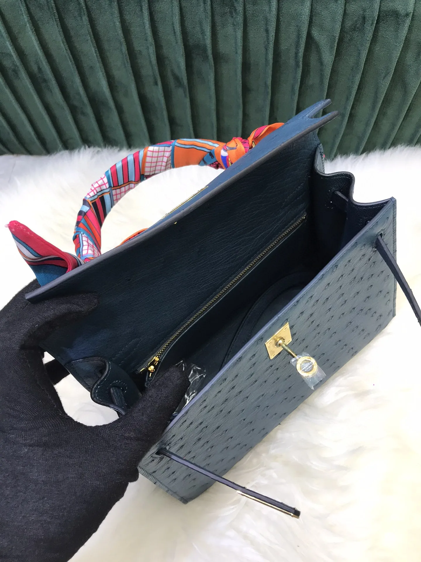 Fully Handmade Real Ostrich Leather LUXUR PURSE,BAND HANDBAG, 25CM,Navy Blue Bag,Wax Line Stitching, Fast delivery 
Fully Handmade Real Ostrich Leather LUXUR PURSE,BAND HANDBAG, 25CM,Navy Blue Bag,Wax Line Stitching, Fast delivery