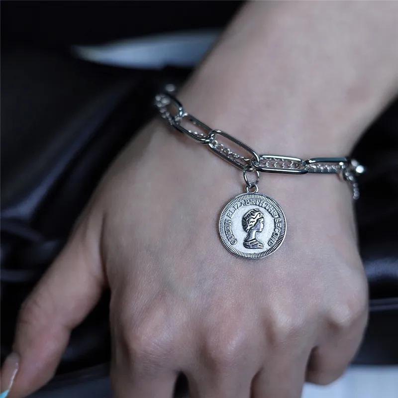 Cross-border Punk Retro Old Portrait Silver Bracelet Niche Design Heavy Industry Chain OT Clasp Bracelet Trend Jewelry
Cross-border Punk Retro Old Portrait Silver Bracelet Niche Design Heavy Industry Chain OT Clasp Bracelet Trend Jewelry