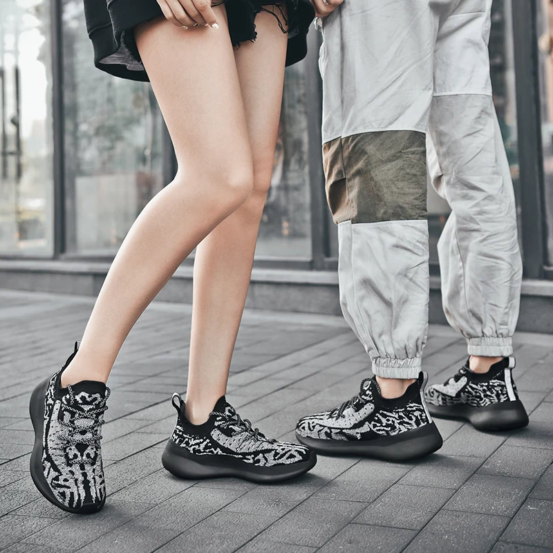 High Quality Men Women Summer Fashion Sport Shoes Jogging Shoes female Air Mesh Sneakers Night Reflective Light Shoes Male 350
High Quality Men Women Summer Fashion Sport Shoes Jogging Shoes female Air Mesh Sneakers Night Reflective Light Shoes Male 350