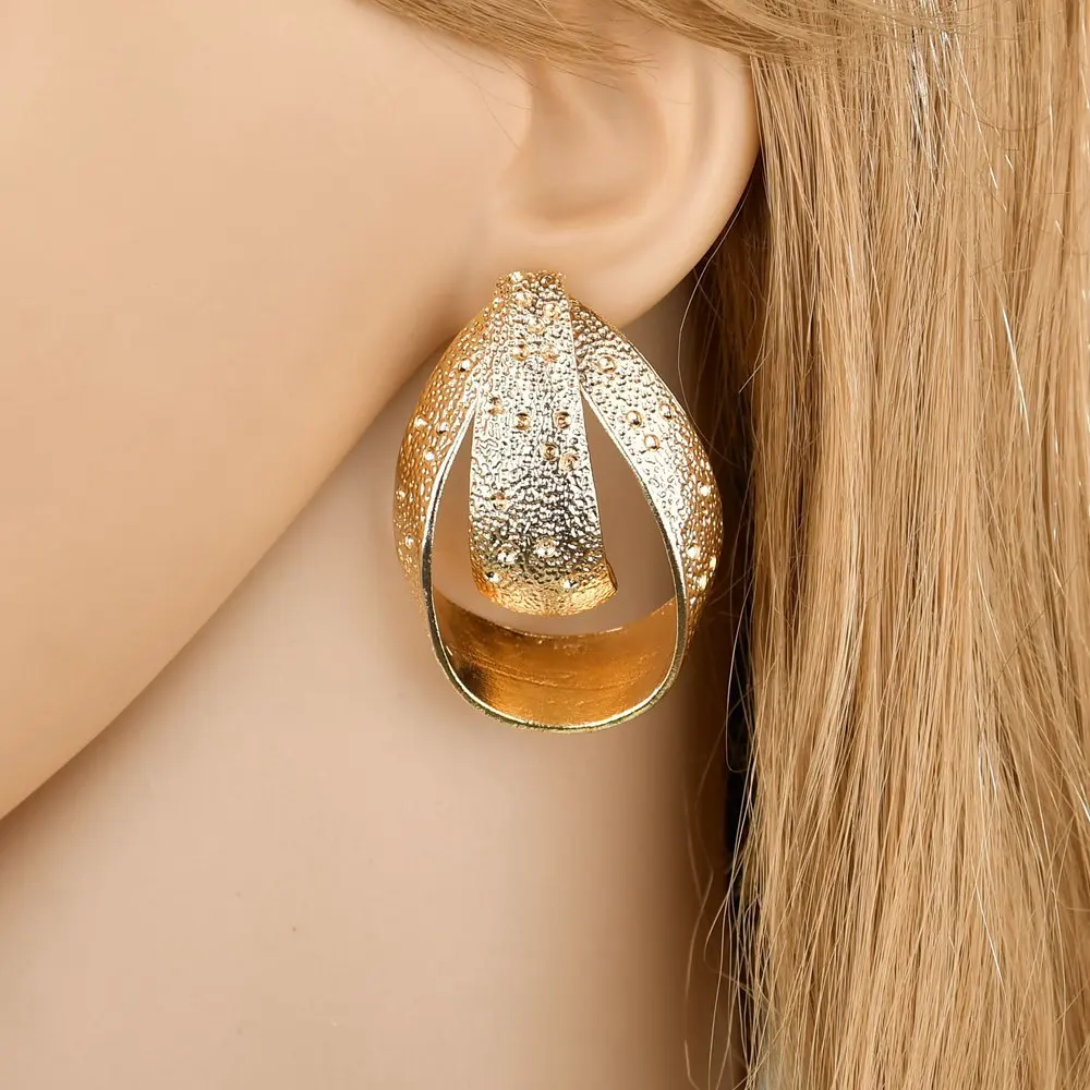 2020 Women Earrings Fashion Jewelry Elegant Screw-back Stud Earrings Party Wear Bohe Earrings for Women
2020 Women Earrings Fashion Jewelry Elegant Screw-back Stud Earrings Party Wear Bohe Earrings for Women