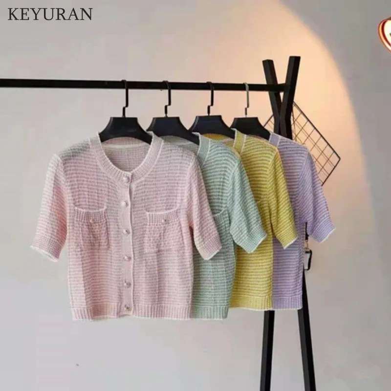 Fashion Golden Button Short Knitted Cardigans Women 2021 New Summer O-Neck Single Breasted Stripes Sweater Cropped Casual Jumper
Fashion Golden Button Short Knitted Cardigans Women 2021 New Summer O-Neck Single Breasted Stripes Sweater Cropped Casual Jumper