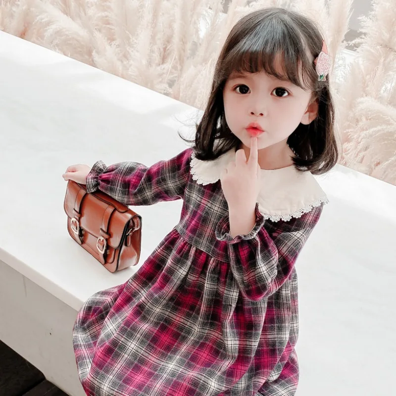 Girl's Fashionable Plaid Dress With Lace Collar Autumn Style Peter Pan Collar Long Sleeve Casual Dress
Girl's Fashionable Plaid Dress With Lace Collar Autumn Style Peter Pan Collar Long Sleeve Casual Dress