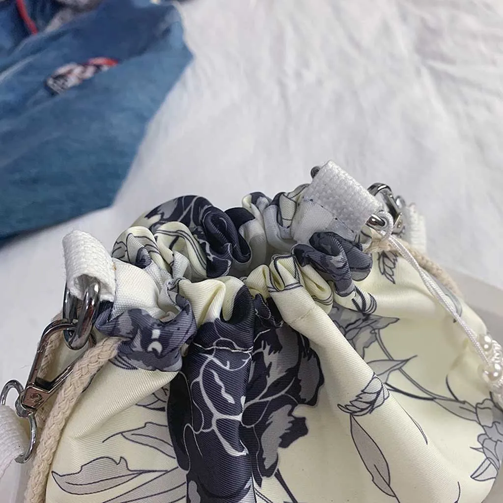 Shoulder Bags Women's New Floral Print Messenger Bag Retro Bucket Bag Shoulder Bag Rope Beam Mouth Tassel Messenger Bag Fashion
Shoulder Bags Women's New Floral Print Messenger Bag Retro Bucket Bag Shoulder Bag Rope Beam Mouth Tassel Messenger Bag Fashion