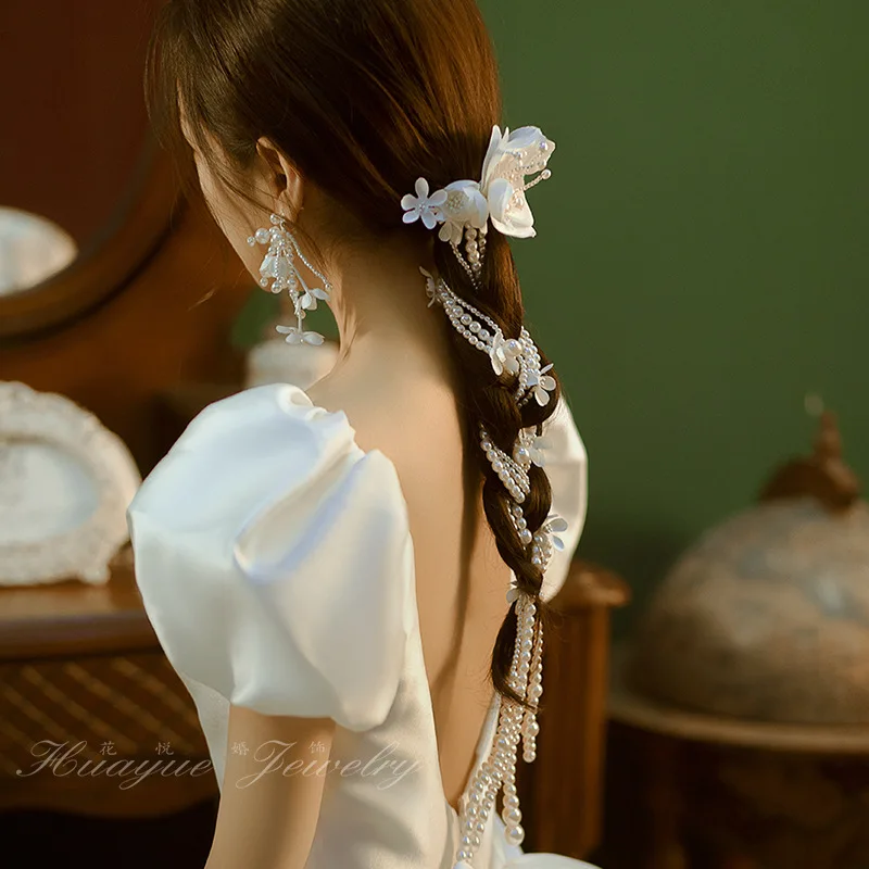 new Korean pearl tassel petal Bridal headdress hair band wedding yarn French binding hair braiding brides hair accessories
new Korean pearl tassel petal Bridal headdress hair band wedding yarn French binding hair braiding brides hair accessories