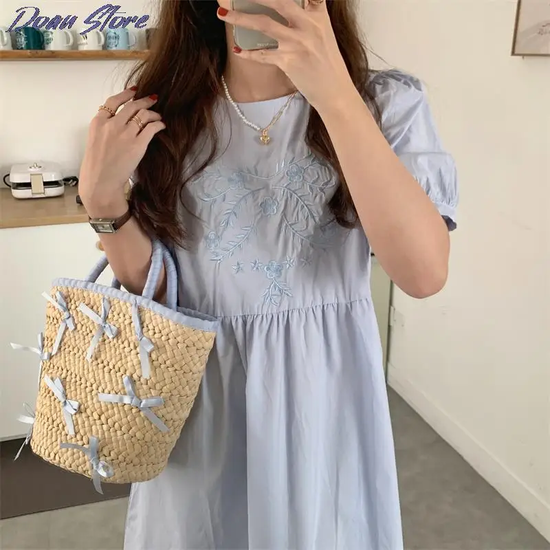 Korean Style Summer Women Dresses Flowers Embroidery Puff Sleeve Office Lady Midi Dress French Sweet Vestidos Pure Color 2021
Korean Style Summer Women Dresses Flowers Embroidery Puff Sleeve Office Lady Midi Dress French Sweet Vestidos Pure Color 2021