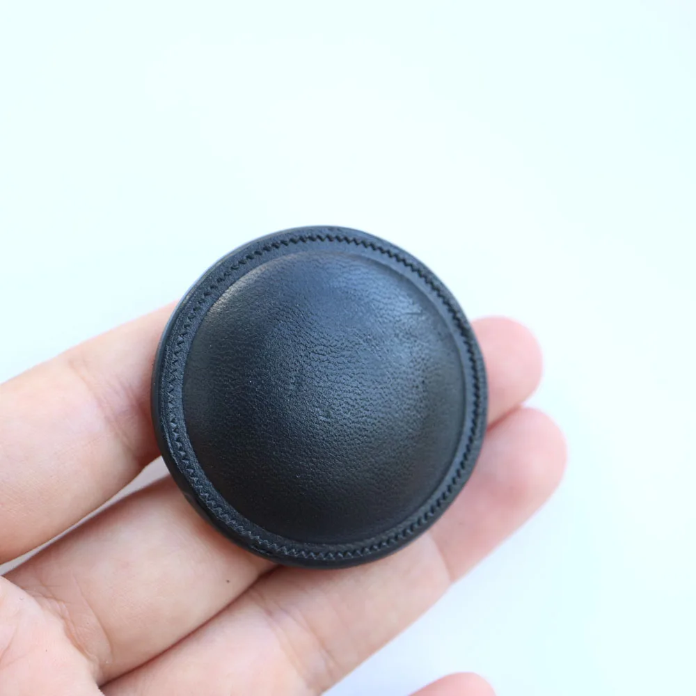 5pc/lot Genuine Leather covered buttons Black leather button for coats jacket buckle for cothes
5pc/lot Genuine Leather covered buttons Black leather button for coats jacket buckle for cothes