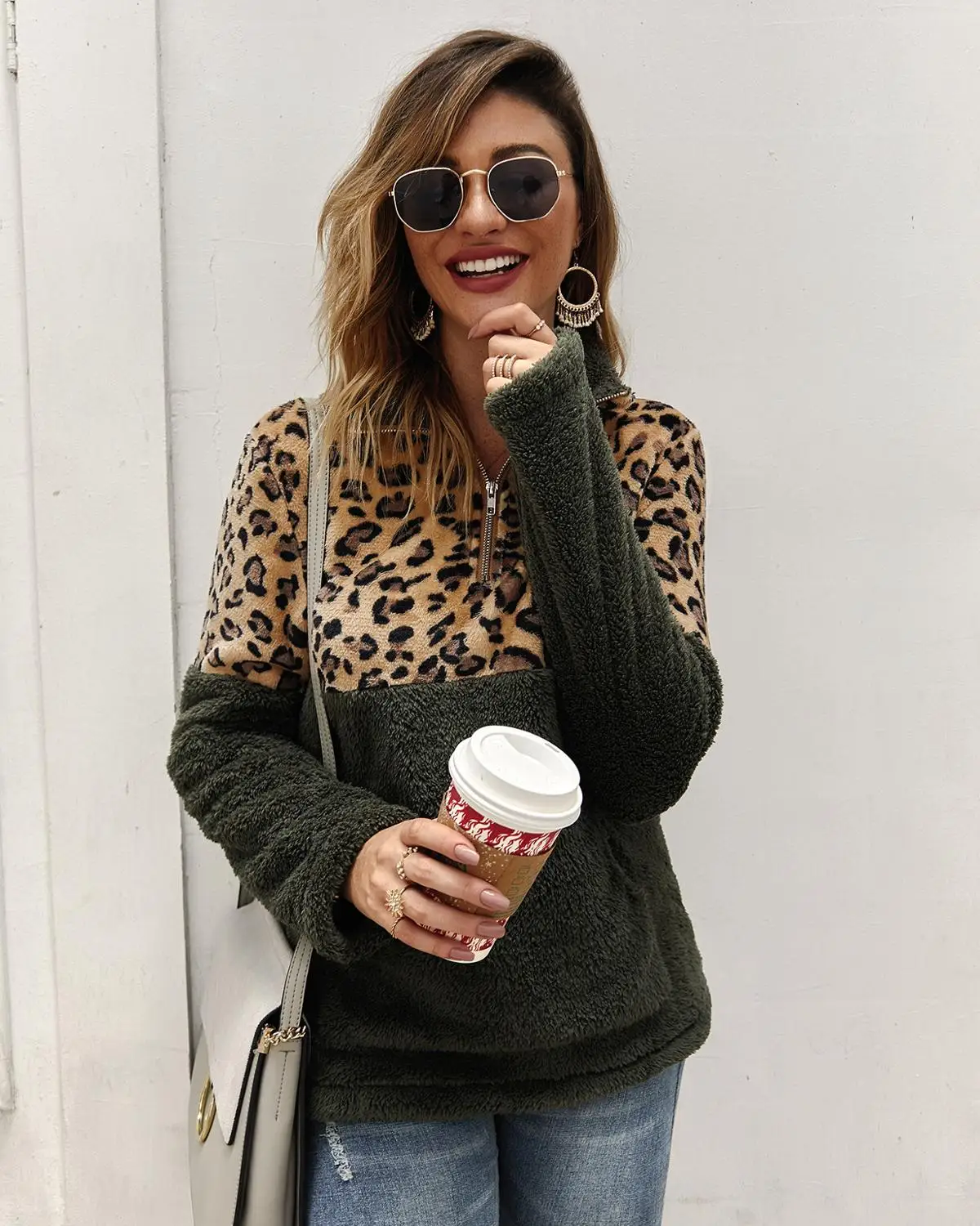 2020 Women Sweater New Autumn Winter Long-Sleeved Hoodies Leopard Pattern Stitching Top Large Size Casual Top
2020 Women Sweater New Autumn Winter Long-Sleeved Hoodies Leopard Pattern Stitching Top Large Size Casual Top