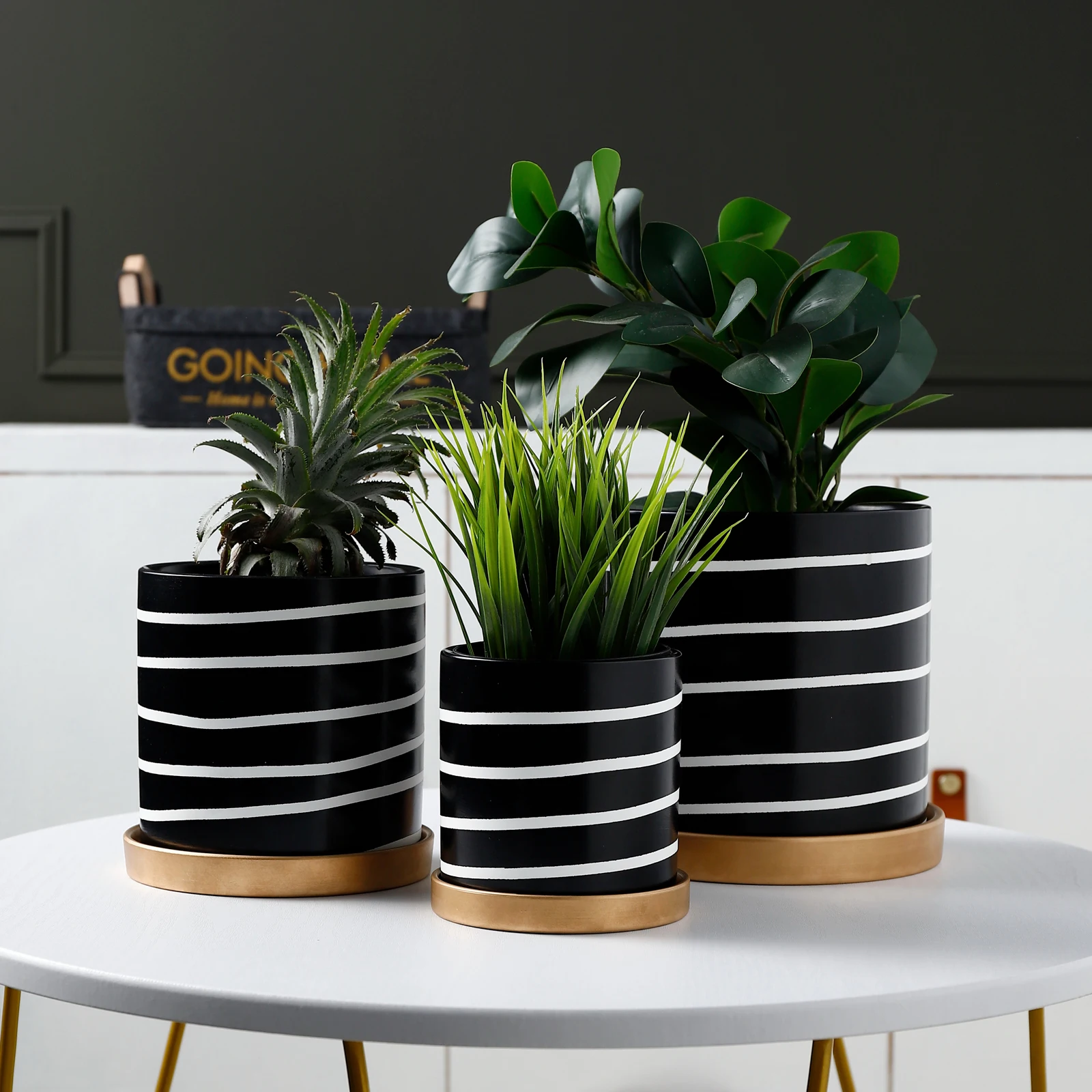 Classic black white vase tabletop flower vase home decor wedding party decor flower pot with base tray
Classic black white vase tabletop flower vase home decor wedding party decor flower pot with base tray