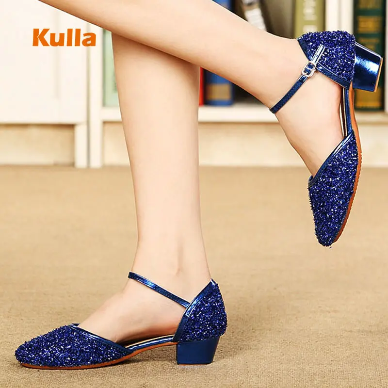 Children Latin Dance Shoes Girls Salsa Ballroom Dancing Shoes Glitter Low Heel Size 26-40 Performance Women Child's Tango Shoe 
Children Latin Dance Shoes Girls Salsa Ballroom Dancing Shoes Glitter Low Heel Size 26-40 Performance Women Child's Tango Shoe
