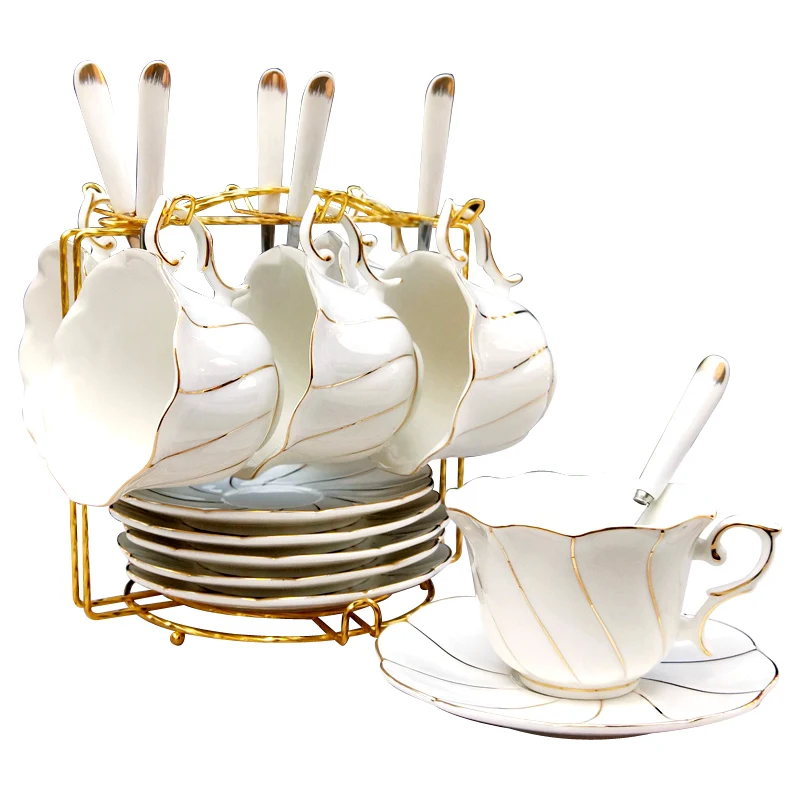 Nordic Ceramic Luxury Coffee Cups Gold Rim Cups And Saucer Set Tea Cup Wedding Cups Gift Porcelain Fincan Utensil Cups DE50BD
Nordic Ceramic Luxury Coffee Cups Gold Rim Cups And Saucer Set Tea Cup Wedding Cups Gift Porcelain Fincan Utensil Cups DE50BD