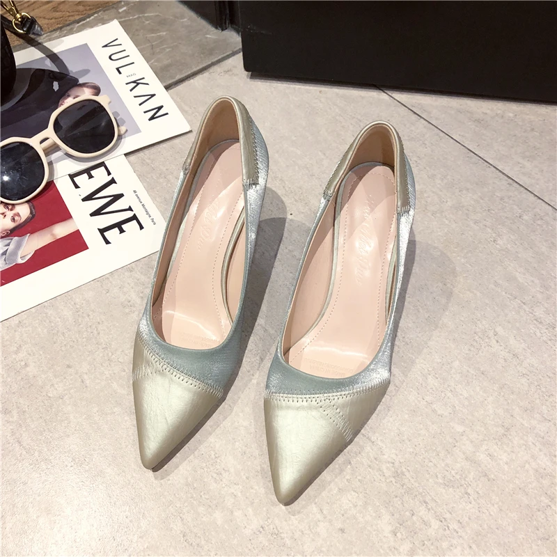 Yuerui silk glossy stitching women's high heels Simple and comfortable women's shoes Shoes for women winter 7.5CM NO BOX 691-18
Yuerui silk glossy stitching women's high heels Simple and comfortable women's shoes Shoes for women winter 7.5CM NO BOX 691-18