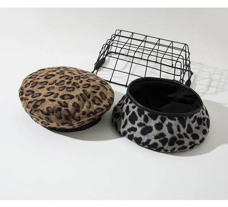 Women Leopard Painter Hat Round Beret Caps Cap Wool Ski Beanie Skull Caps Hat Winter Hats Women Christmas Present Vintage Style 
Women Leopard Painter Hat Round Beret Caps Cap Wool Ski Beanie Skull Caps Hat Winter Hats Women Christmas Present Vintage Style