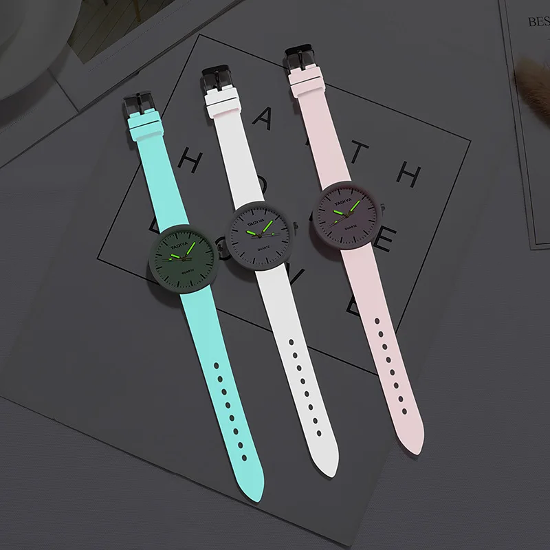 1PCs Simple Noctilucent Luminous Watch Women Ladies Watch Luxury Silicone Strap Women Clock Fashion Quartz Women Watches
1PCs Simple Noctilucent Luminous Watch Women Ladies Watch Luxury Silicone Strap Women Clock Fashion Quartz Women Watches