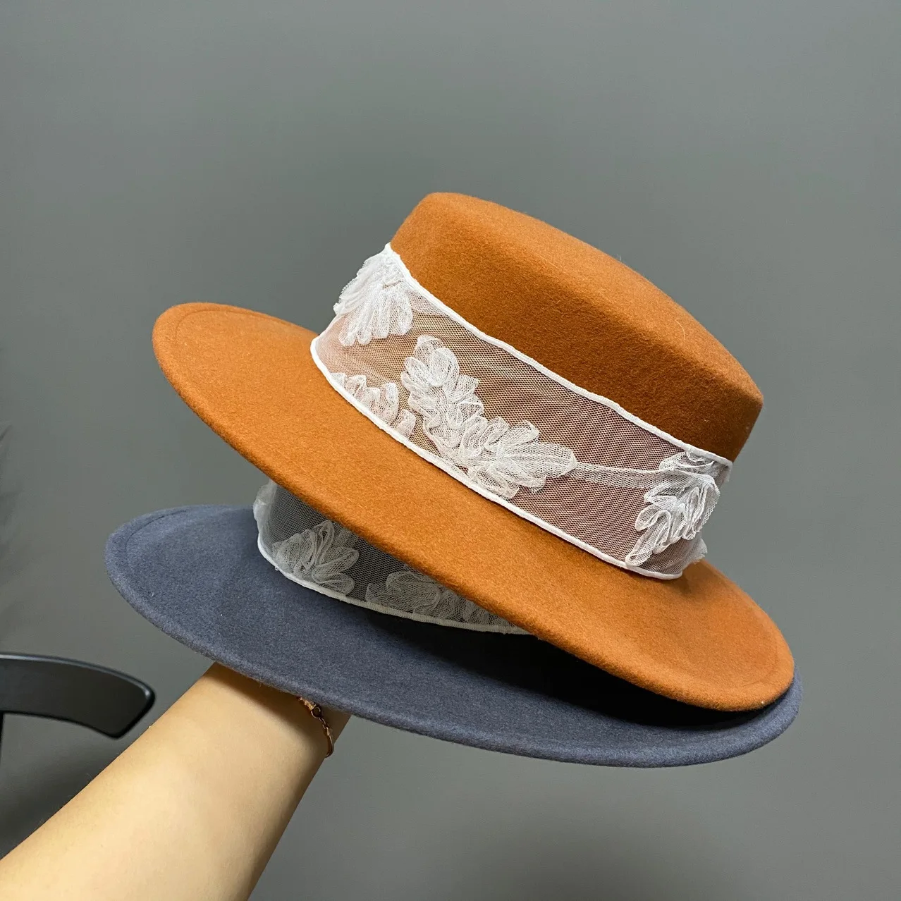 202109-2508689 autumn winter wool flower lace ribbon lady fedoras cap women leisure panama jazz hat
202109-2508689 autumn winter wool flower lace ribbon lady fedoras cap women leisure panama jazz hat