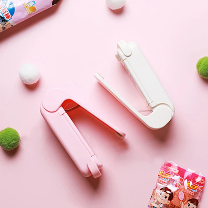 Portable Heat Sealer Plastic Package Storage Bag Mini Sealing Machine Handy Sticker and Seals for Food Snack Kitchen Accessories
Portable Heat Sealer Plastic Package Storage Bag Mini Sealing Machine Handy Sticker and Seals for Food Snack Kitchen Accessories