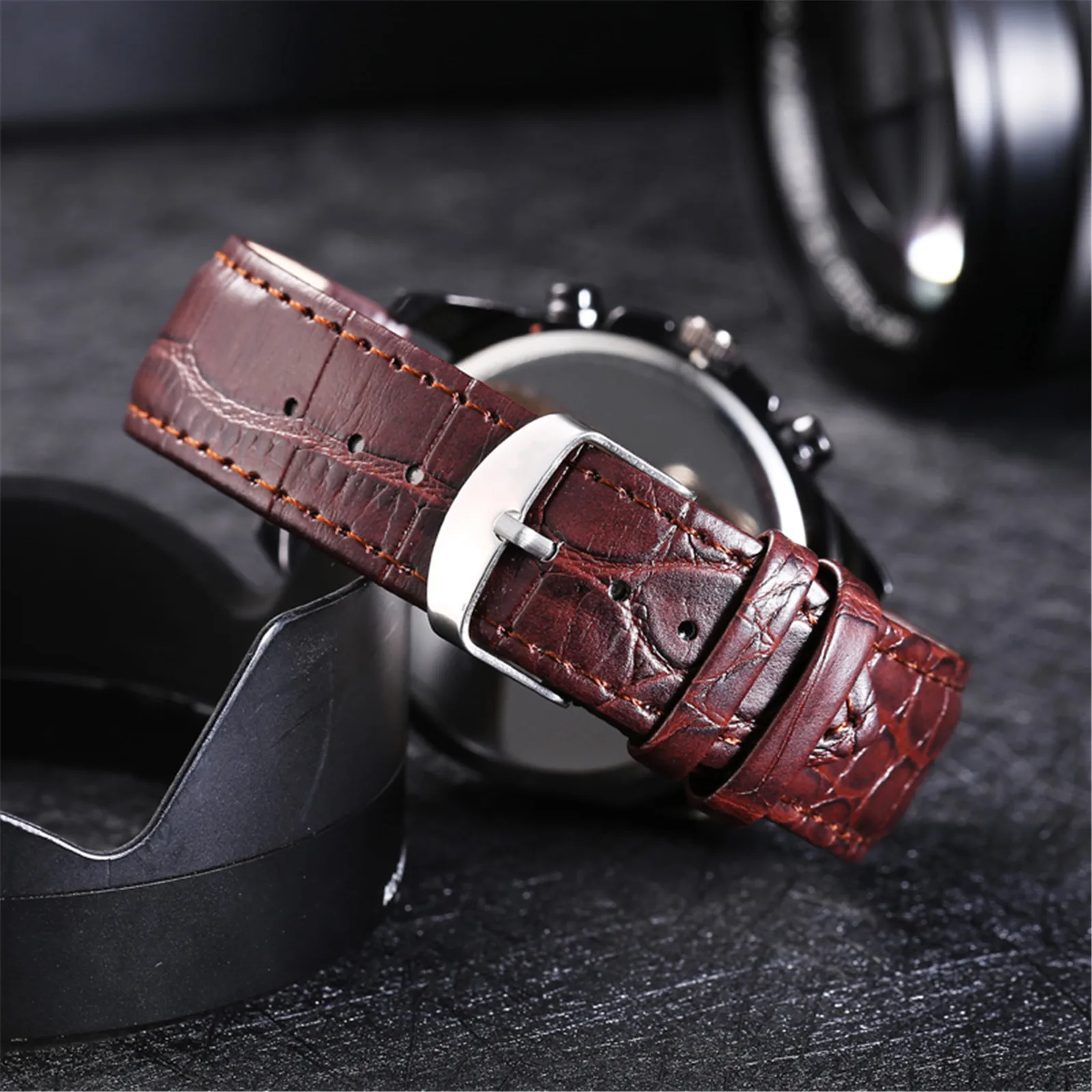 Quartz Watch Unique Hollow Round Dial Retro Leather Strap Watch for Men 2021 Fashion Casual Sport Wristwatch Relogio Hombre
Quartz Watch Unique Hollow Round Dial Retro Leather Strap Watch for Men 2021 Fashion Casual Sport Wristwatch Relogio Hombre