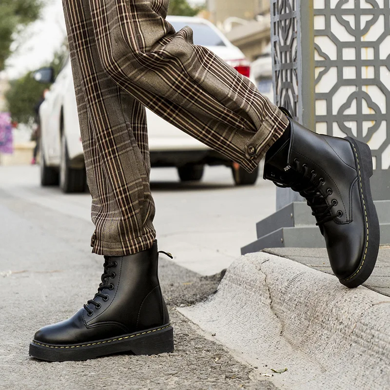 Женские ботинки на платформе, сохраняющие тепло, бархатные короткие ботинки, низкие однотонные кожаные ботинки, повседневные Модные женски... 
Женские ботинки на платформе, сохраняющие тепло, бархатные короткие ботинки, низкие однотонные кожаные ботинки, повседневные Модные женски...