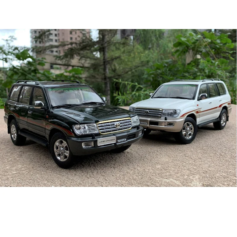 1/18 для Toyota Land Cruiser LC100 SUV литая модель автомобиля для мальчиков подарки коллекция дисплей черный/серебристый металл, пластик, резина
1/18 для Toyota Land Cruiser LC100 SUV литая модель автомобиля для мальчиков подарки коллекция дисплей черный/серебристый металл, пластик, резина