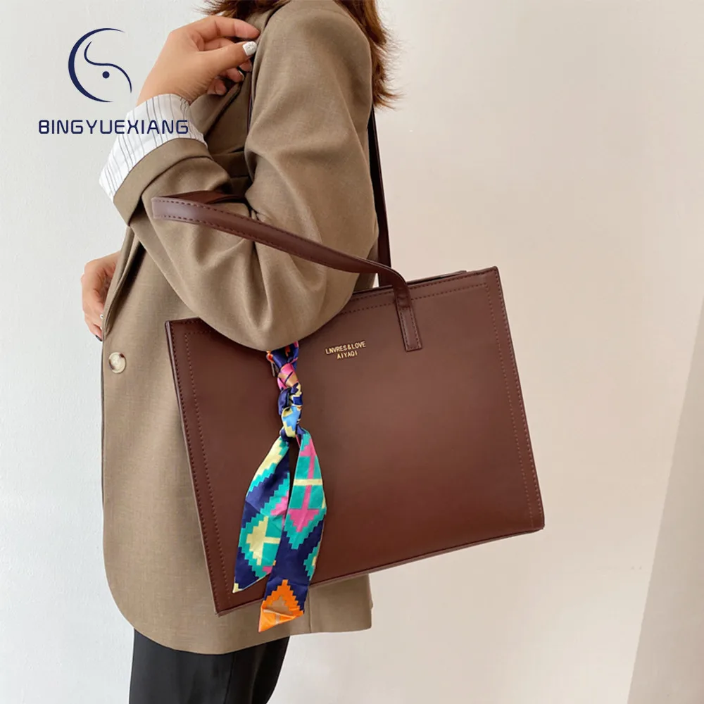 Soild Color Designer 2021 New Ladies Shoulder Bag Fashion Scarves Design Women Tote Bags High Quality Leather Women's Travel Bag
Soild Color Designer 2021 New Ladies Shoulder Bag Fashion Scarves Design Women Tote Bags High Quality Leather Women's Travel Bag