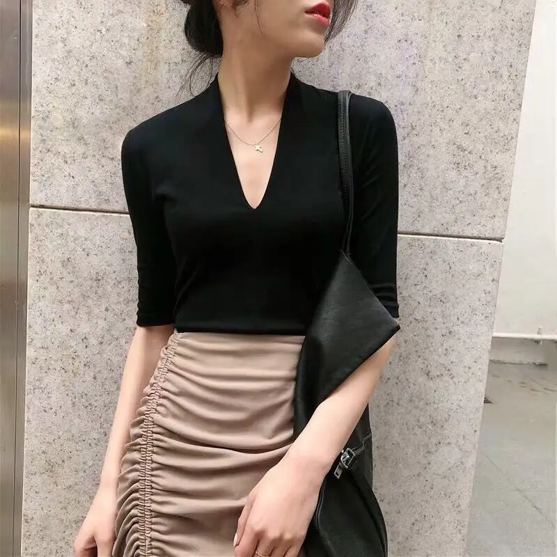 Elastic V-neck Slim T-shirt For Women 2021 Summer Elegant Half Sleeve Top Shirt For Women Feme Tops Blouse
Elastic V-neck Slim T-shirt For Women 2021 Summer Elegant Half Sleeve Top Shirt For Women Feme Tops Blouse