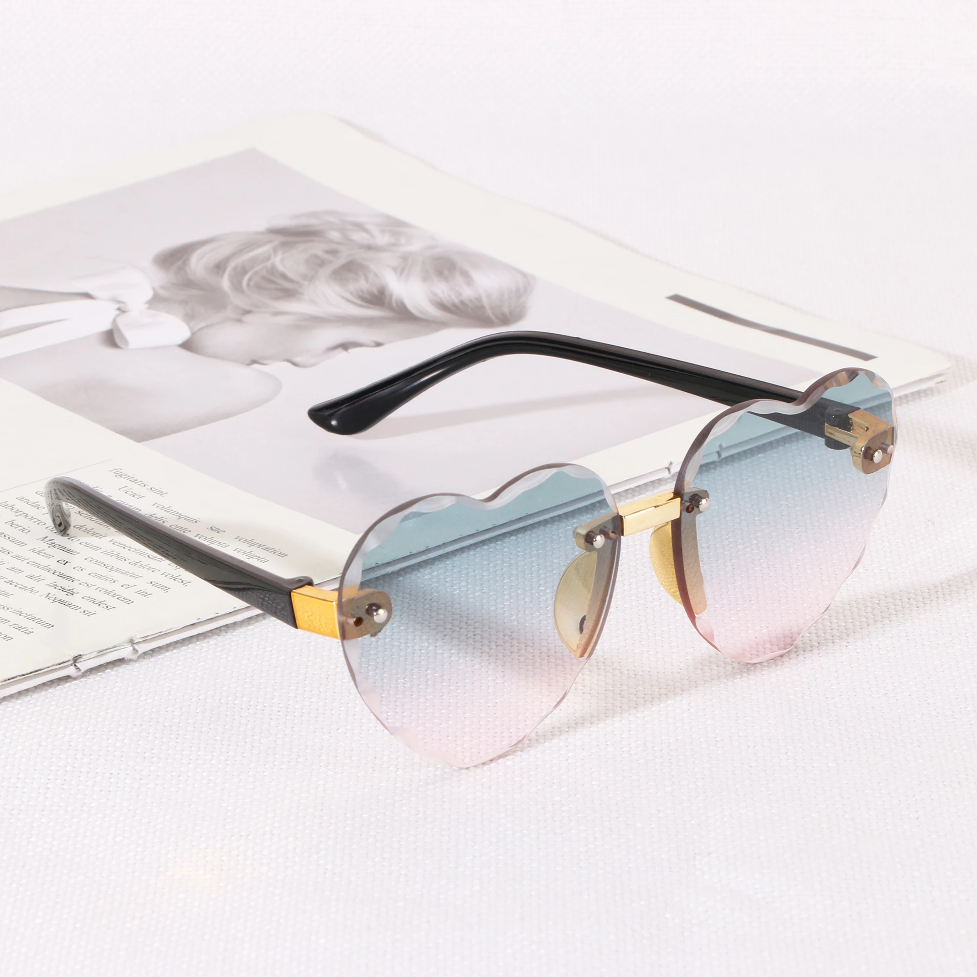 Child Cute Heart Rimless Frame Ocean Sunglasses Children Gradient Gray Peach Red Lens Fashion Boy Girls Uv400 Protection Eyewear
Child Cute Heart Rimless Frame Ocean Sunglasses Children Gradient Gray Peach Red Lens Fashion Boy Girls Uv400 Protection Eyewear