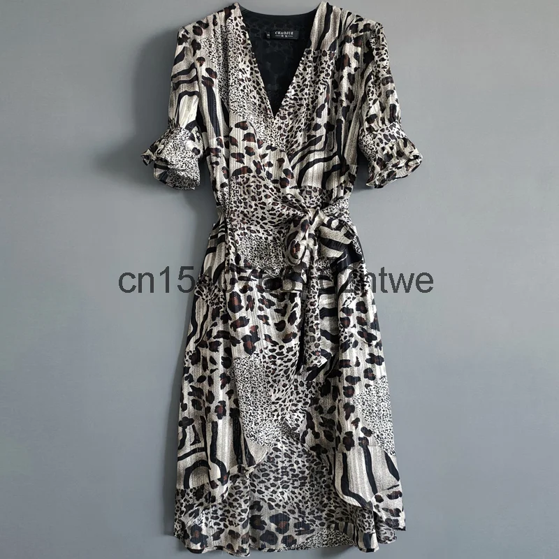 Deep V dress women's 2021 summer new fashion leopard long skirt lace up short sleeve skirt 2111
Deep V dress women's 2021 summer new fashion leopard long skirt lace up short sleeve skirt 2111