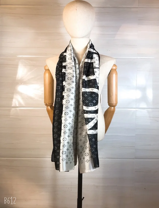 New Soft 100% Pure Silk Scarf Luxury Brand Women Autumn Small Design Hijab Foulard Femme Long Bandana Bufanda Mujer
New Soft 100% Pure Silk Scarf Luxury Brand Women Autumn Small Design Hijab Foulard Femme Long Bandana Bufanda Mujer