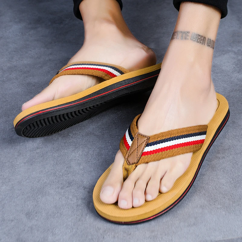 Flip-flops Summer Korean Version Of Non-slip 2021 New Men's Outdoor Sandals And Slippers
Flip-flops Summer Korean Version Of Non-slip 2021 New Men's Outdoor Sandals And Slippers