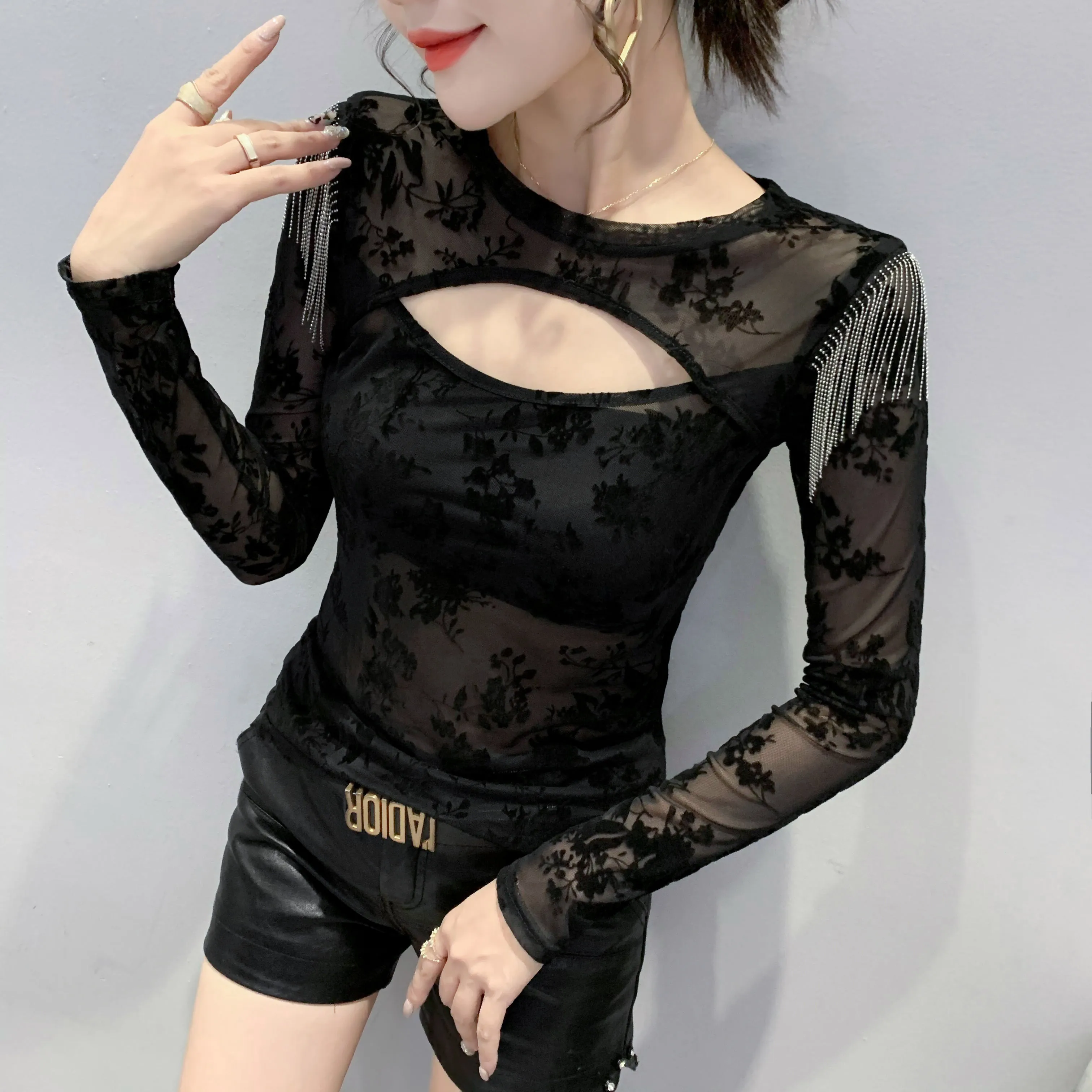 Fall Winter Clothes Lady T-Shirt Chic Sexy O-Neck Hollow Out Women Tops Long Sleeve Tassels All Match New Tees
Fall Winter Clothes Lady T-Shirt Chic Sexy O-Neck Hollow Out Women Tops Long Sleeve Tassels All Match New Tees