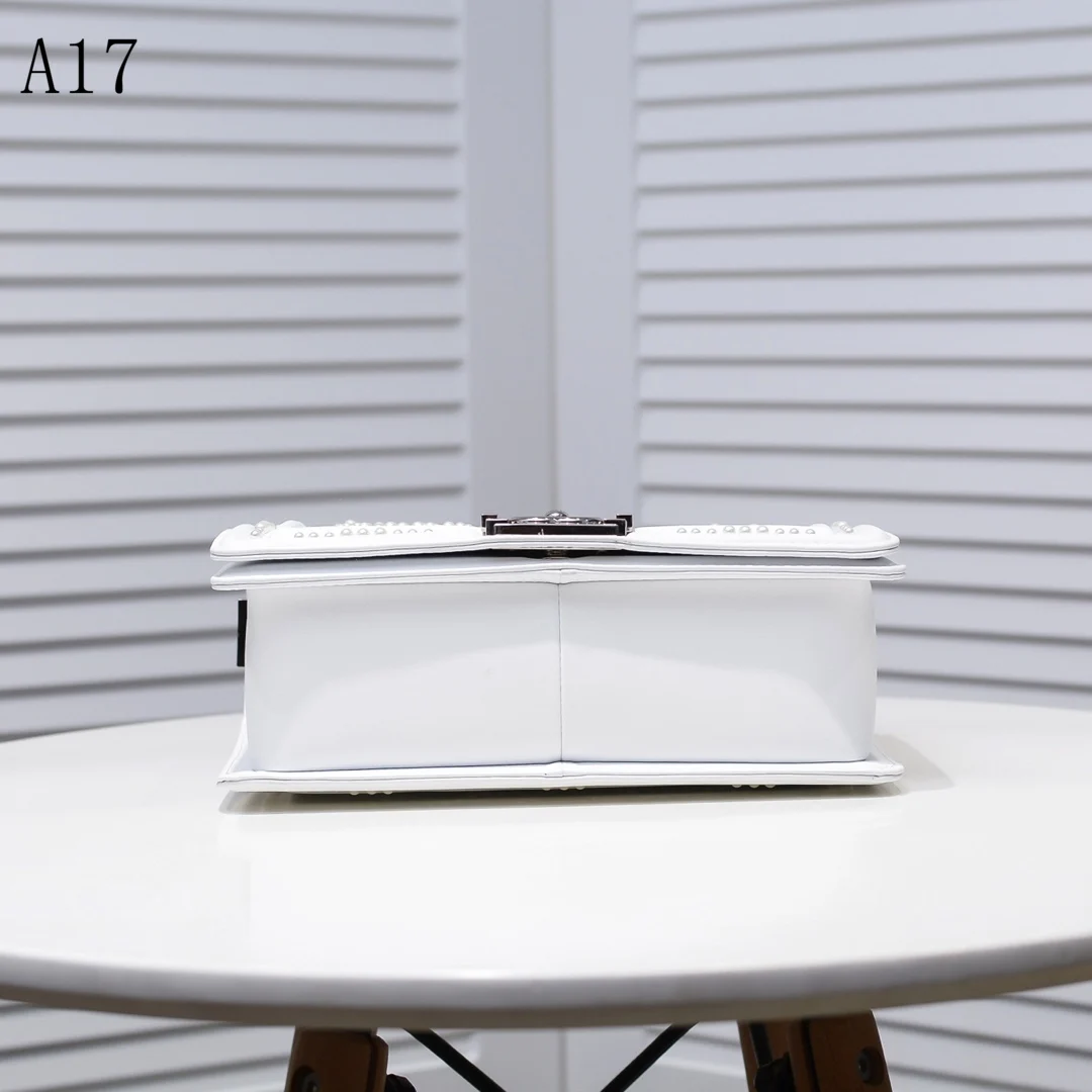 Fashion Luxury Jewelry V-Shaped Pearl Shoulder Bag Designer Ladies Leather Chain Shoulder Messenger Bag Small Square Bag
Fashion Luxury Jewelry V-Shaped Pearl Shoulder Bag Designer Ladies Leather Chain Shoulder Messenger Bag Small Square Bag