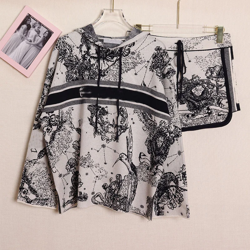 D house white cashmere knitted suit 21 year summer jungle animal pattern long sleeve hooded two-piece sweater female
D house white cashmere knitted suit 21 year summer jungle animal pattern long sleeve hooded two-piece sweater female