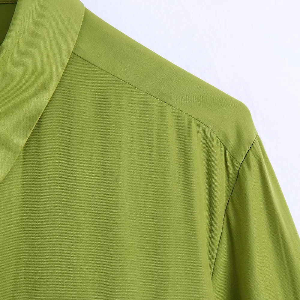 Euro American style 2021 summer new women's solid color double pocket fashion versatile thin Pocket Shirt 
Euro American style 2021 summer new women's solid color double pocket fashion versatile thin Pocket Shirt