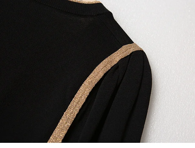 Women's Knitted T-Shirt Gold Thread Embellishment White or Black Short-sleeve Summer 2021 New Ladies V-neck Tops Knitwear
Women's Knitted T-Shirt Gold Thread Embellishment White or Black Short-sleeve Summer 2021 New Ladies V-neck Tops Knitwear