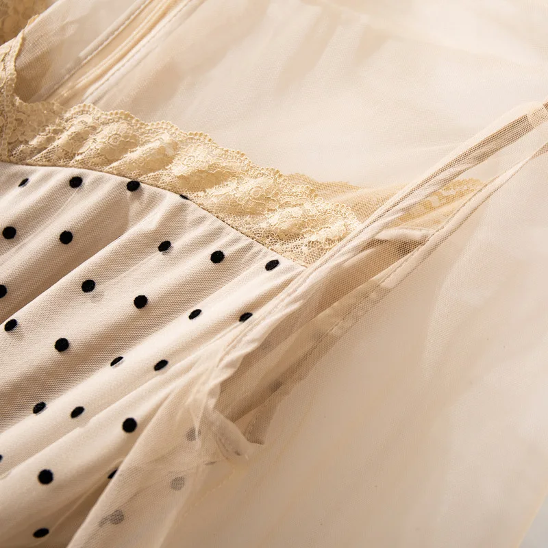 Top Quality New 2021 Spring Summer Long Dress Women Sexy Tulle Mesh Patchwork Flare Sleeve Vintage Polka Dot Print Maxi Dress
Top Quality New 2021 Spring Summer Long Dress Women Sexy Tulle Mesh Patchwork Flare Sleeve Vintage Polka Dot Print Maxi Dress