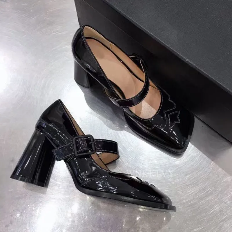 Retro Square Toe Chunky High heels Shoes Women Mixed Color Buckle Strap Patent Leather single Shoes British Style Pumps Female
Retro Square Toe Chunky High heels Shoes Women Mixed Color Buckle Strap Patent Leather single Shoes British Style Pumps Female