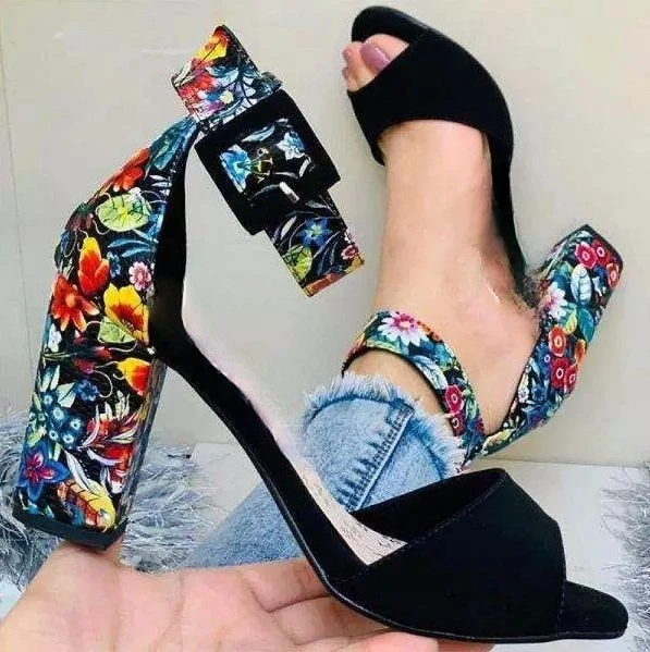 2021 Summer New Women's Fashion Sandals Women's High Heel Open Toe Thick Heel Lace Up Button Fashion Sexy Women Sandals KP090
2021 Summer New Women's Fashion Sandals Women's High Heel Open Toe Thick Heel Lace Up Button Fashion Sexy Women Sandals KP090