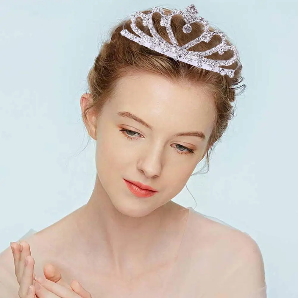 Children Mini Crowns Girls Shining Crystal Party Combs Crown Princess Hair Jewelry Ornaments Hair Accessiories H Z3a0
Children Mini Crowns Girls Shining Crystal Party Combs Crown Princess Hair Jewelry Ornaments Hair Accessiories H Z3a0