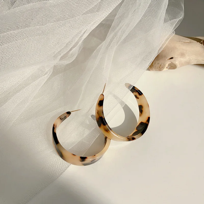 2020 new European and American Leopard Print earrings Female exaggerated Temparement autumn winter earring Party Wedding Jewelry
2020 new European and American Leopard Print earrings Female exaggerated Temparement autumn winter earring Party Wedding Jewelry