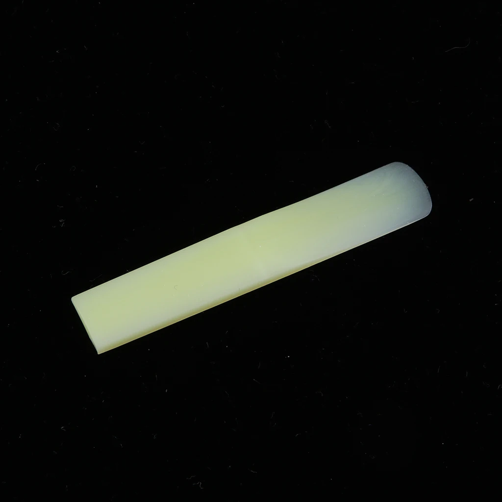 Clarinet Reed B Flat, Durable and Long Lasting, Bright Tone for Music Players Performers Beginners Students
Clarinet Reed B Flat, Durable and Long Lasting, Bright Tone for Music Players Performers Beginners Students