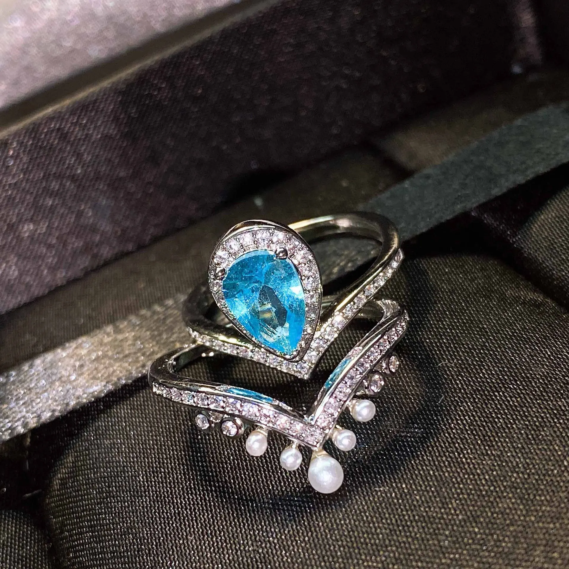 2021 Sterling Silver Simulation Natural Aquamarine Crown Diamond Ring Premium Design Pear Stacking Ring For Women Party Jewelry
2021 Sterling Silver Simulation Natural Aquamarine Crown Diamond Ring Premium Design Pear Stacking Ring For Women Party Jewelry