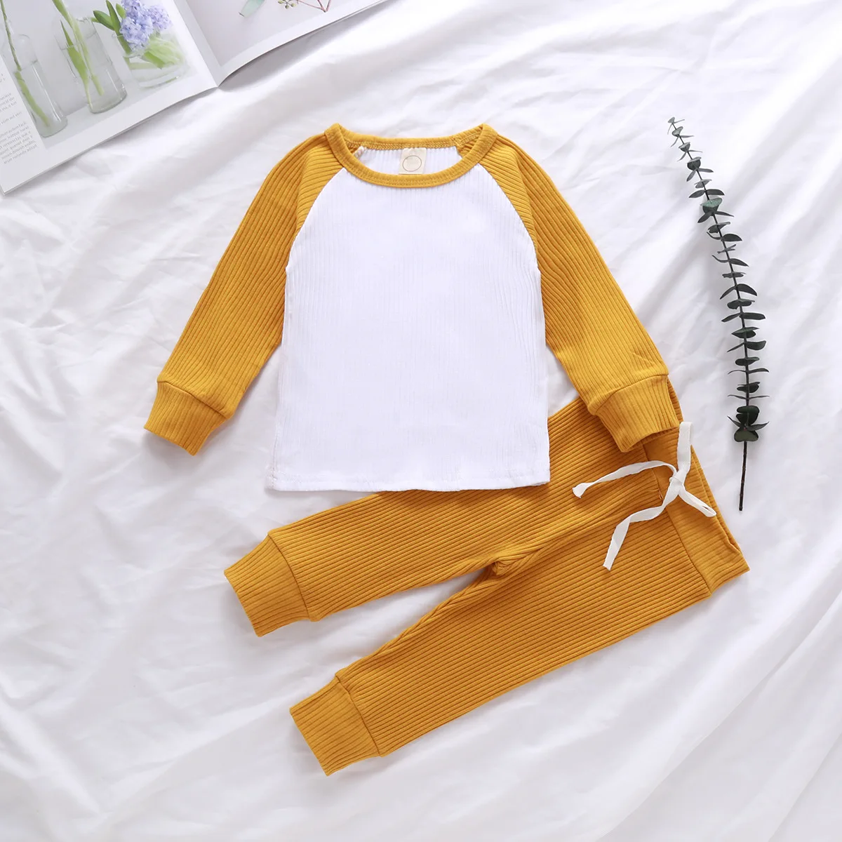 0-4T Boy girl baby kid high quality suit Spring and autumn baby boutique childrens clothes pit strip long-sleeved top+trousers 
0-4T Boy girl baby kid high quality suit Spring and autumn baby boutique childrens clothes pit strip long-sleeved top+trousers