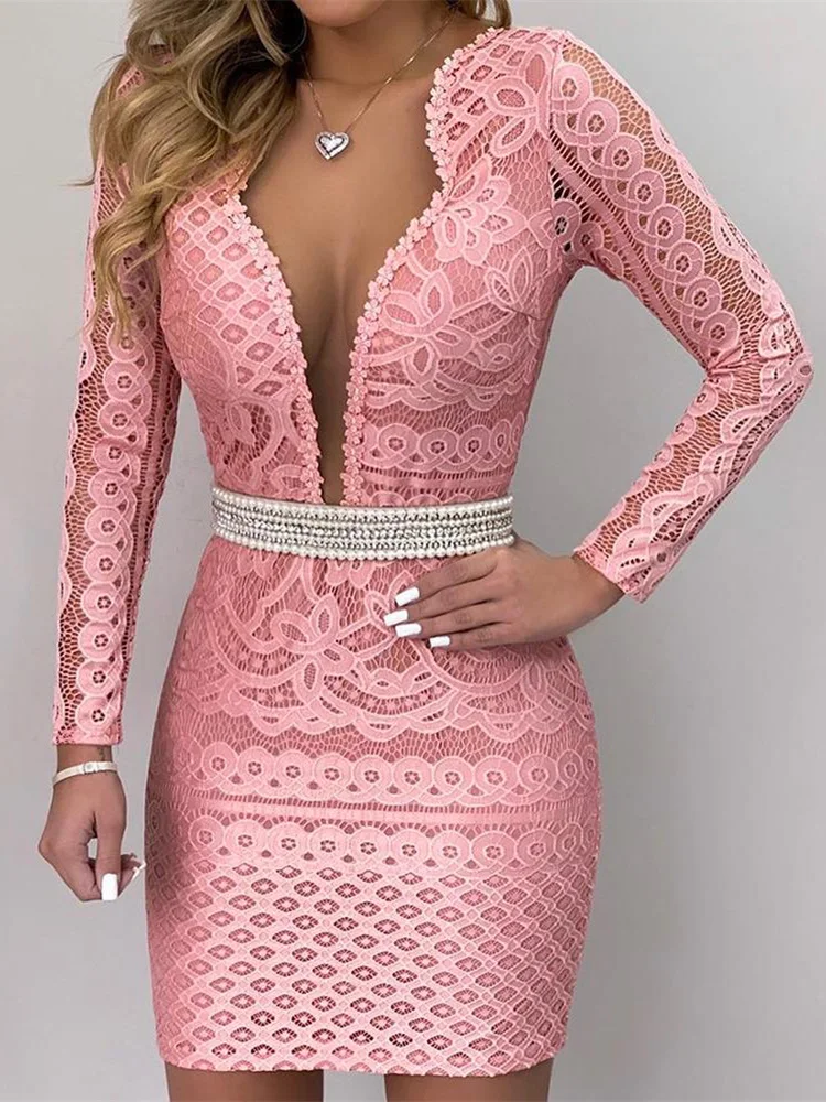 Фото Женское Кружевное облегающее платье с глубоким вырезом элегантное розовое