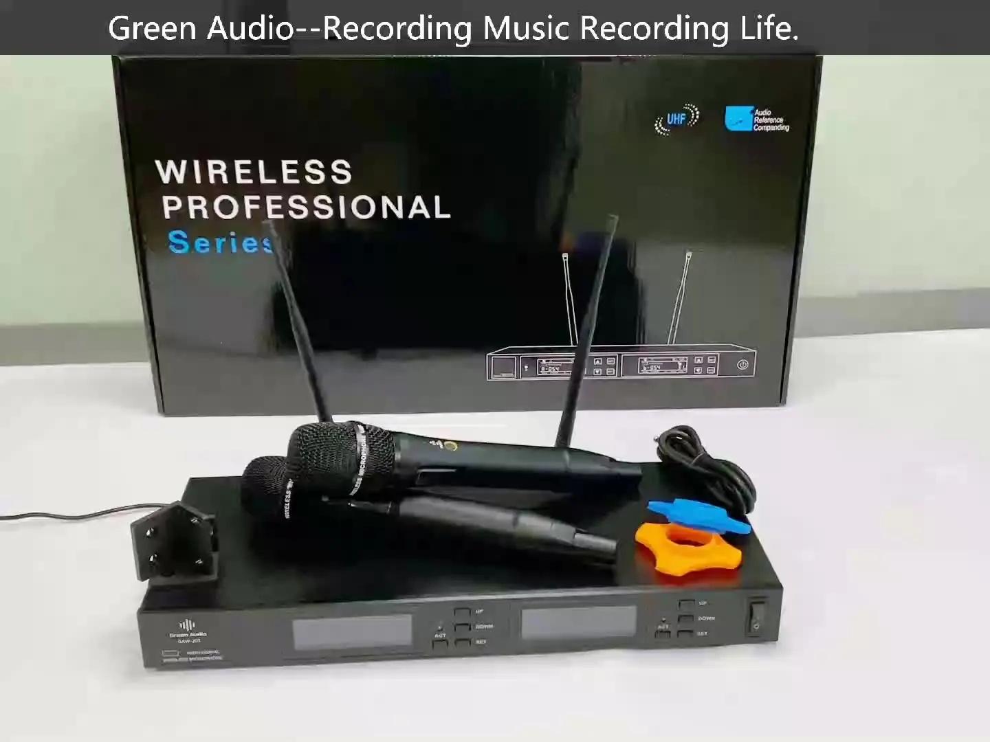 Wireless Microphone System Dual Cordless Handheld Microphone 2 Channel Professional Cordless Microphone Kit For Studio Karaoke
Wireless Microphone System Dual Cordless Handheld Microphone 2 Channel Professional Cordless Microphone Kit For Studio Karaoke