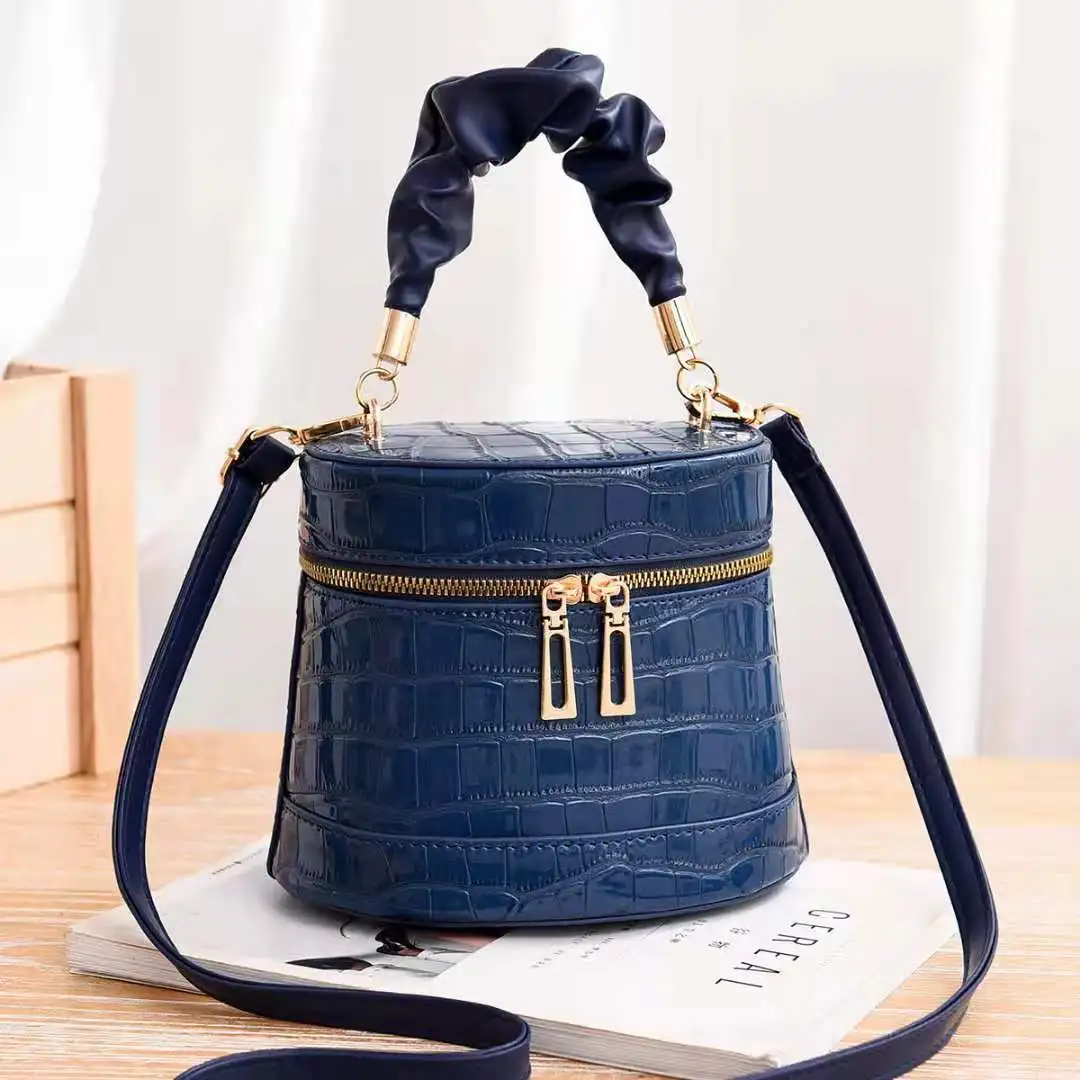 DL023-20Fashion small bag mobile phone bag cosmetic bag women's handbag shoulder bag messenger bag
DL023-20Fashion small bag mobile phone bag cosmetic bag women's handbag shoulder bag messenger bag