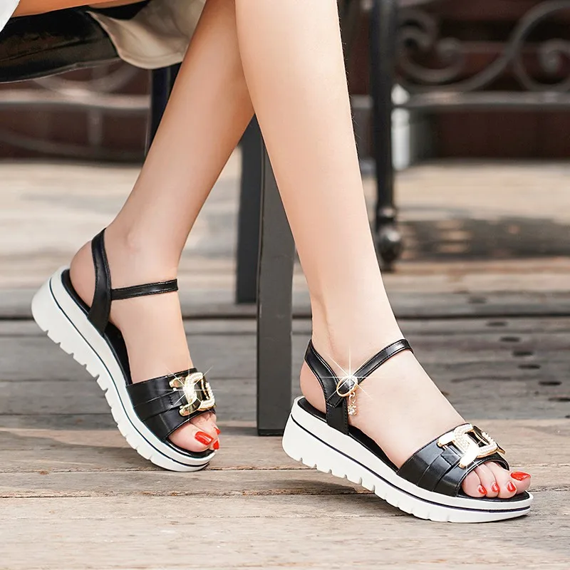 2021 summer new wedge sandals soft leather flat-soled students simple Korean fashion mid-heel Korean platform shoes
2021 summer new wedge sandals soft leather flat-soled students simple Korean fashion mid-heel Korean platform shoes