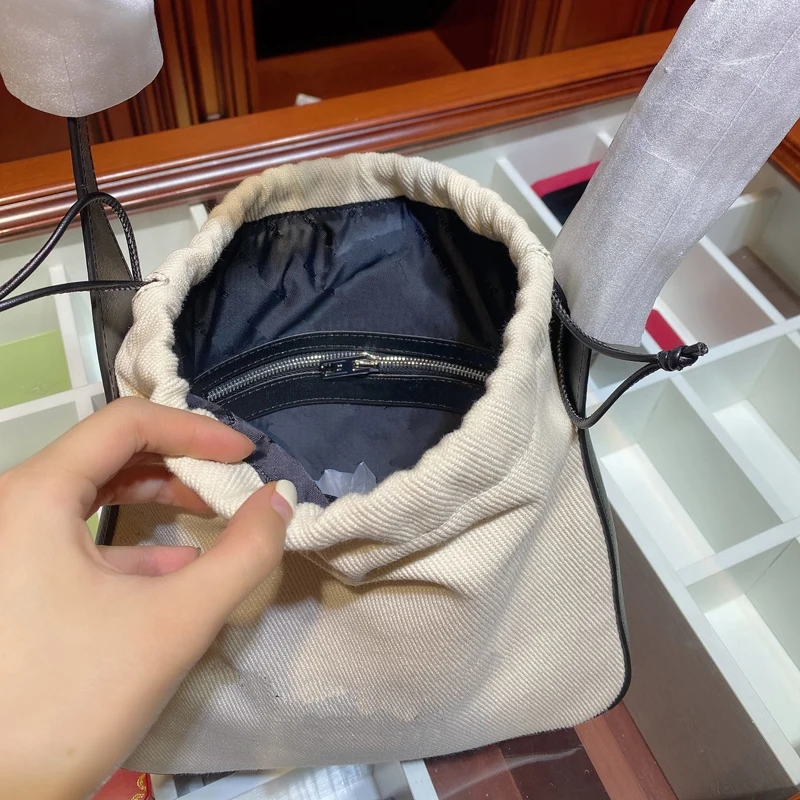 Women's Contrast Color Design with Logo, Casual and Simple One-Shoulder Portable Stitching Drawstring Canvas Bucket Bag
Women's Contrast Color Design with Logo, Casual and Simple One-Shoulder Portable Stitching Drawstring Canvas Bucket Bag